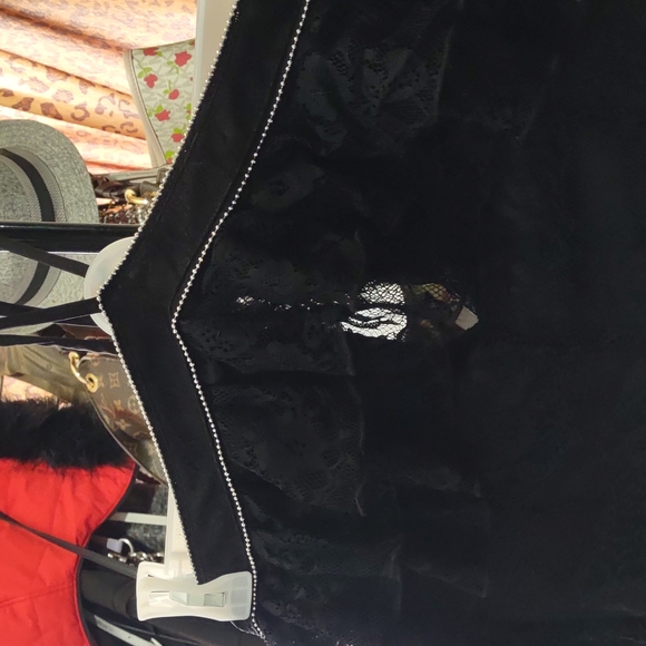 New BeBe off the shoulder lace Dress - Picture 3 of 9